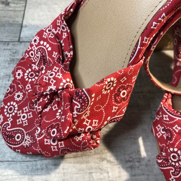 Torrid Red Bandana Print Chunky Cork Heels Ankle Buckle Size 9WW Women - Picture 4 of 16